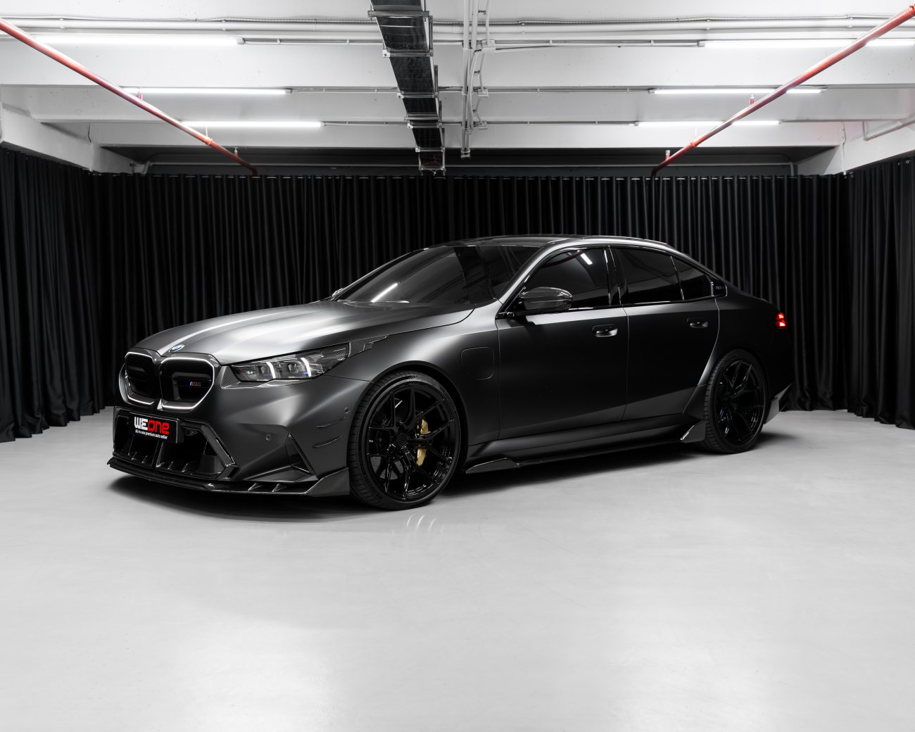 BMW M5 2024 черный