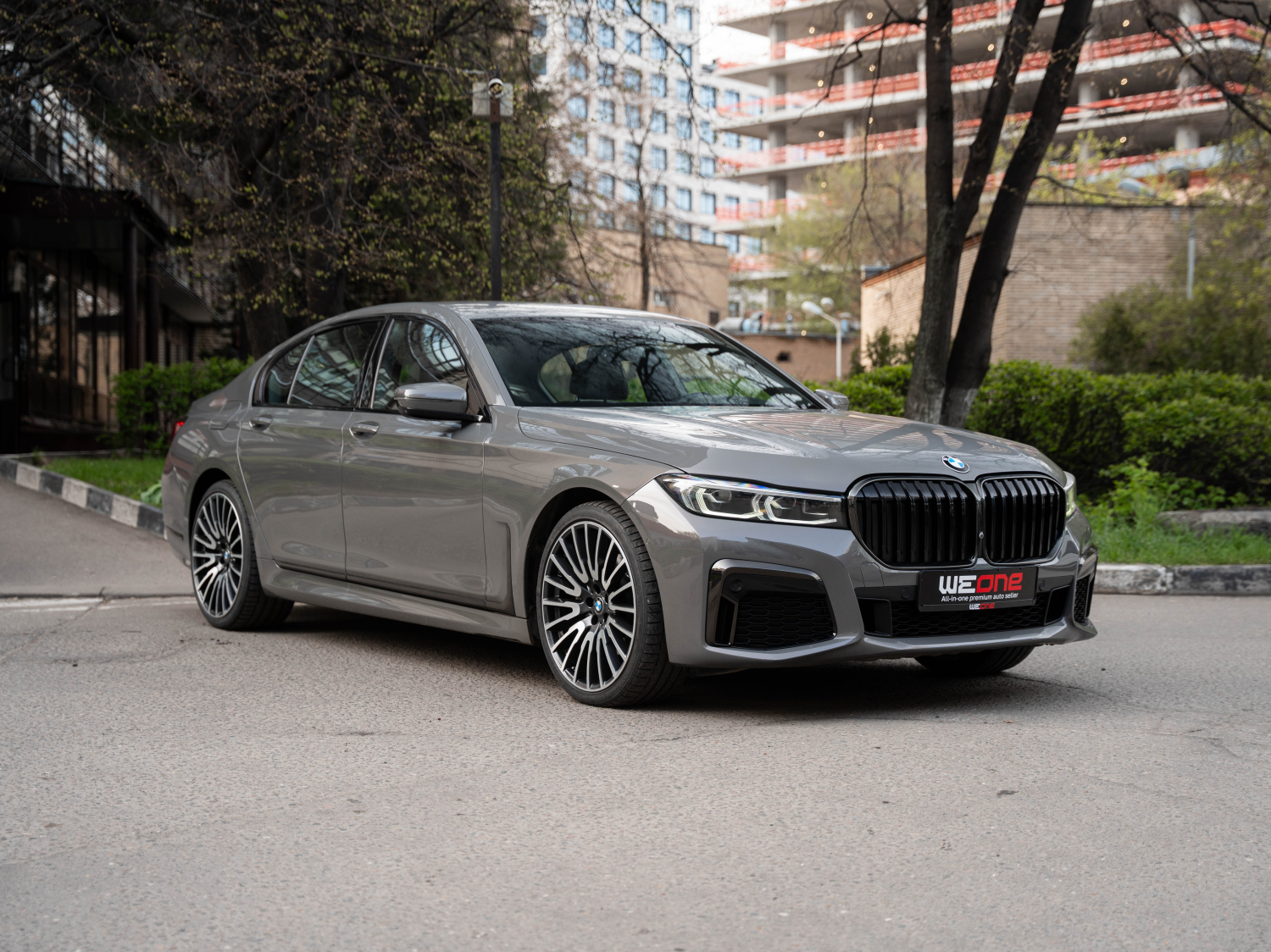 BMW 730D xDrive 2020 серый 