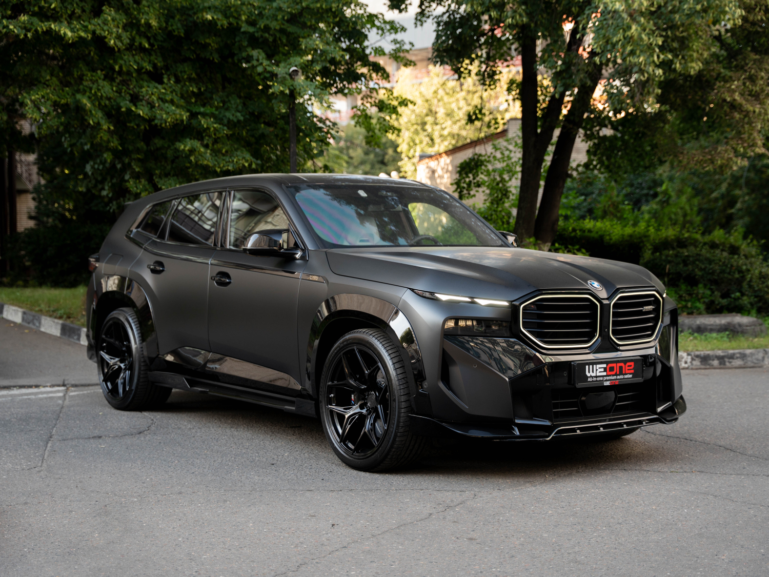 BMW XM 2023 черный