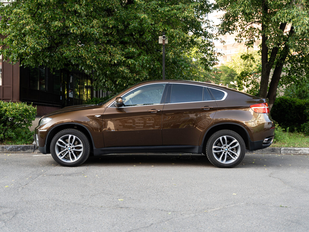 купить BMW X6 xDrive50i рестайлинг 2012   коричневый в Москве