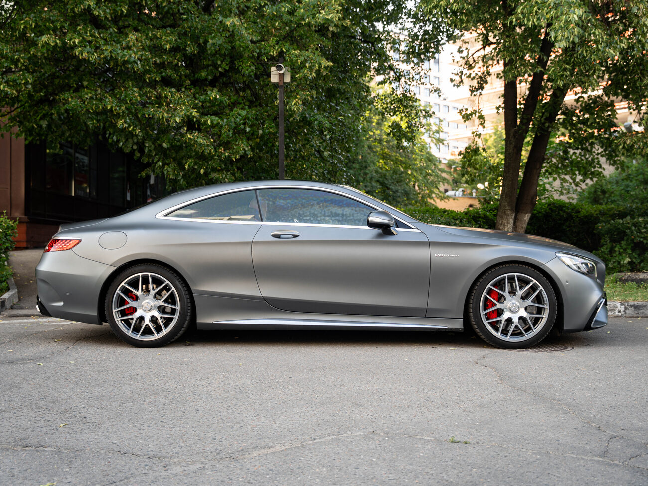 купить Mercedes-Benz S63 AMG 4MATIC+ Coupe  2018 серый в Москве