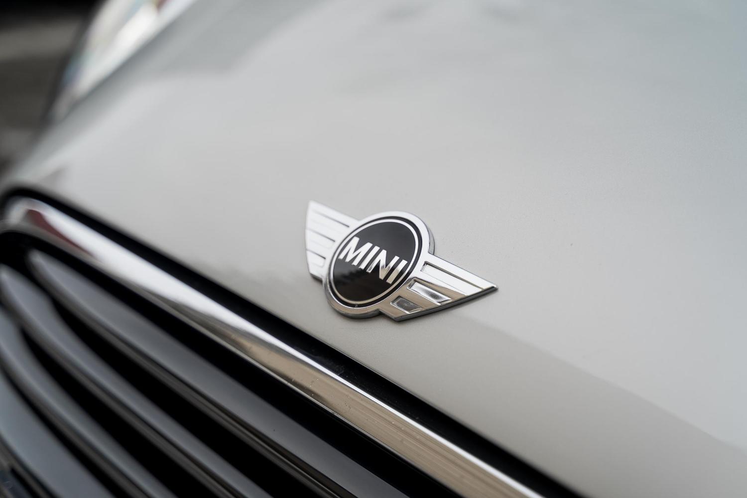 MINI Cooper F55 2015