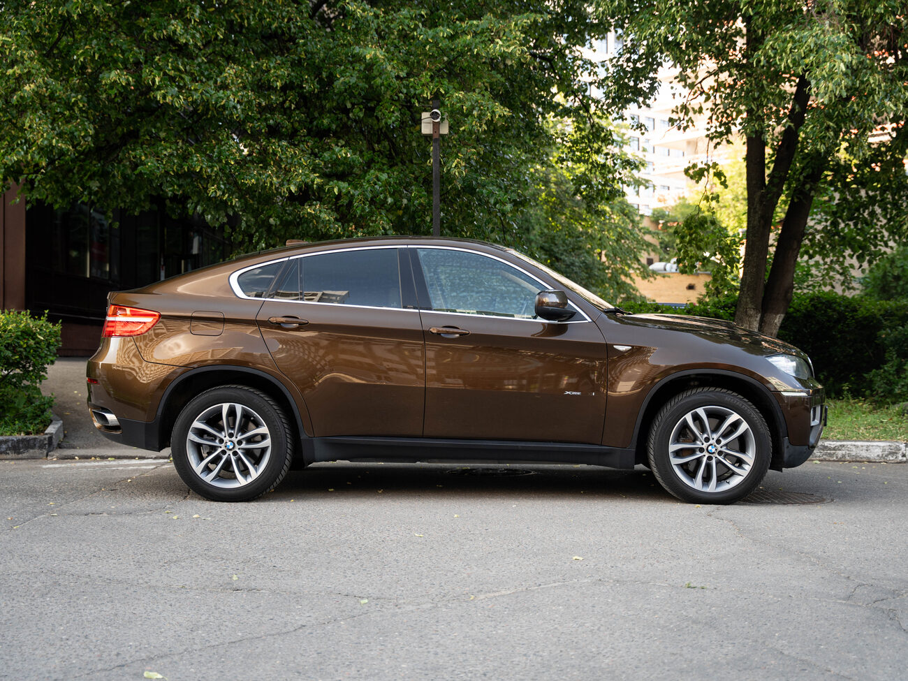 купить BMW X6 xDrive50i рестайлинг 2012   коричневый в Москве