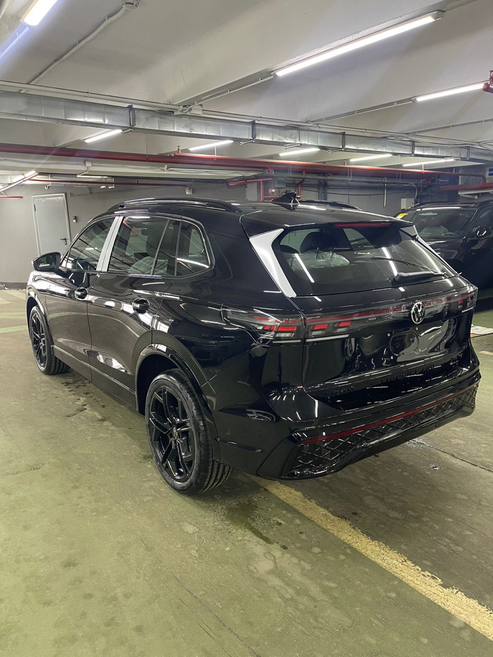 купить Volkswagen Tiguan L pro 2025 черный в Москве