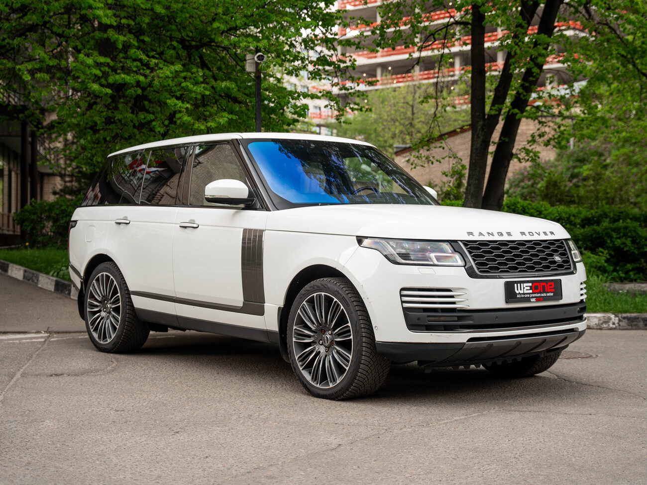 купить LAND ROVER RANGE ROVER  2021 белый в Москве