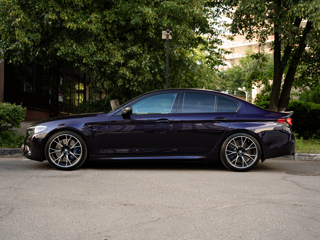купить BMW M5 Competition 2018  фиолетовый в Москве