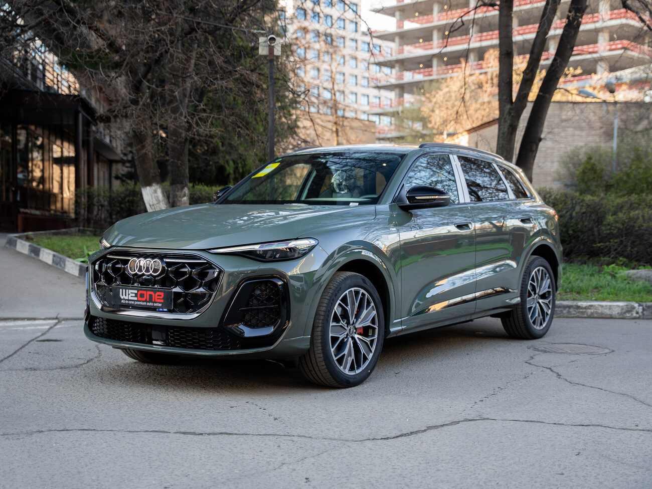 купить AUDI Q5L 2025 серо-зеленый в Москве