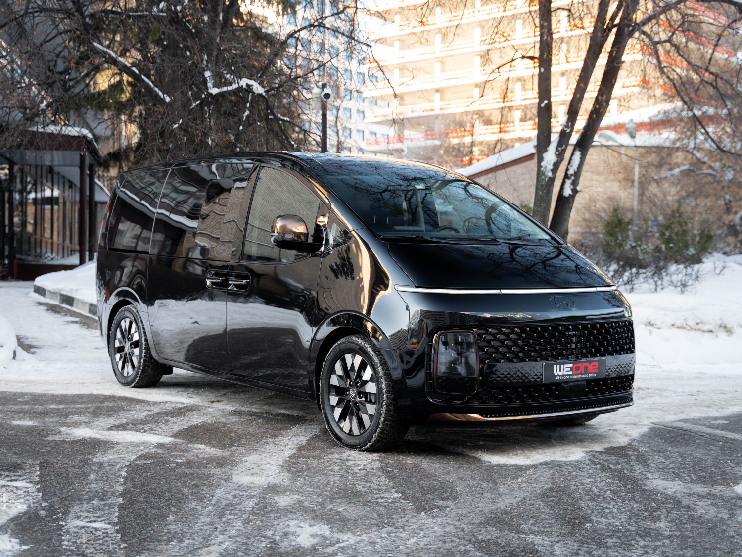 HYUNDAI STARIA   2024 черный 