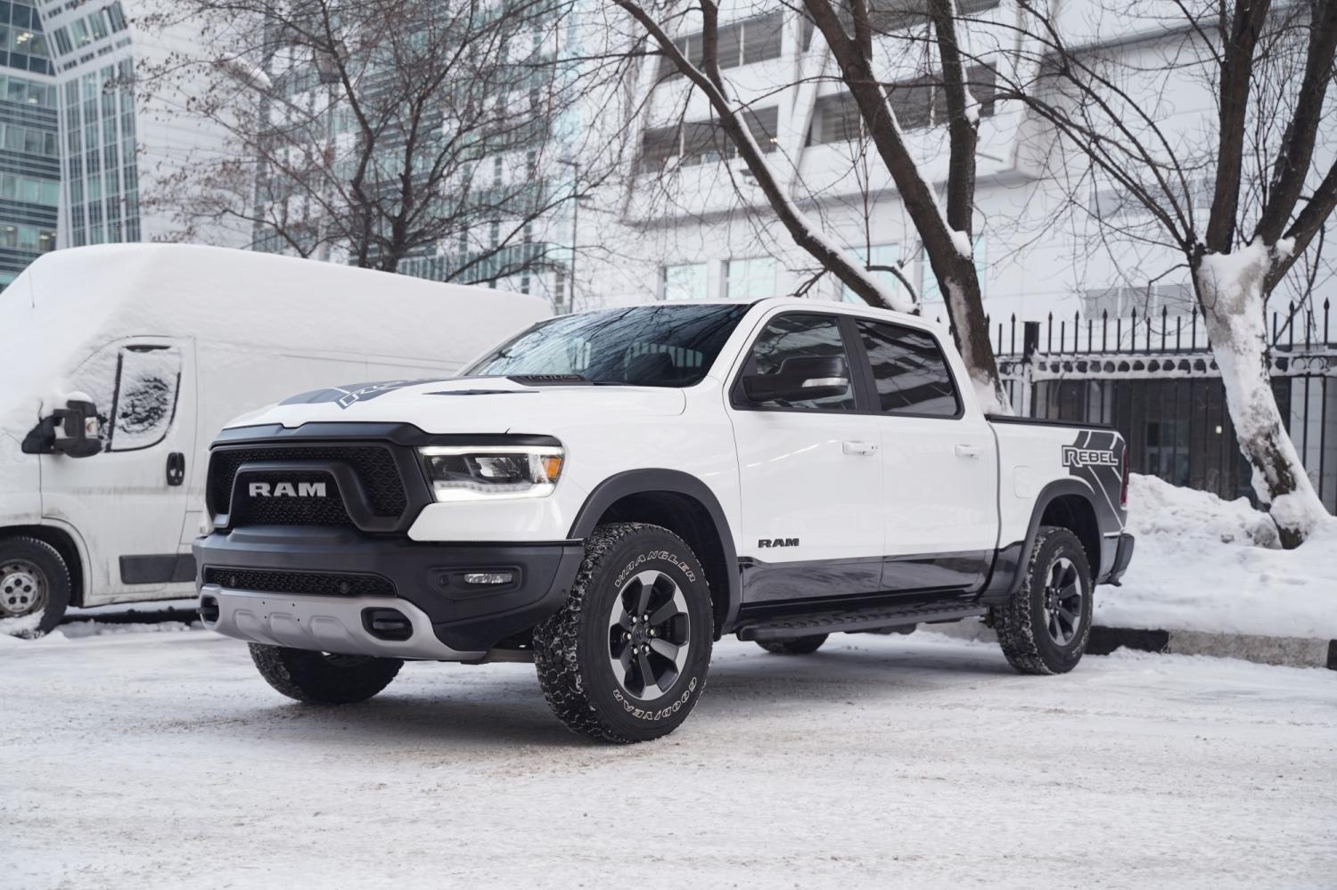 RAM 1500 Rebel CREW CAB 4X4 5'7" BOX RAM 1500 Rebel CREW CAB 4X4 5'7" BOX