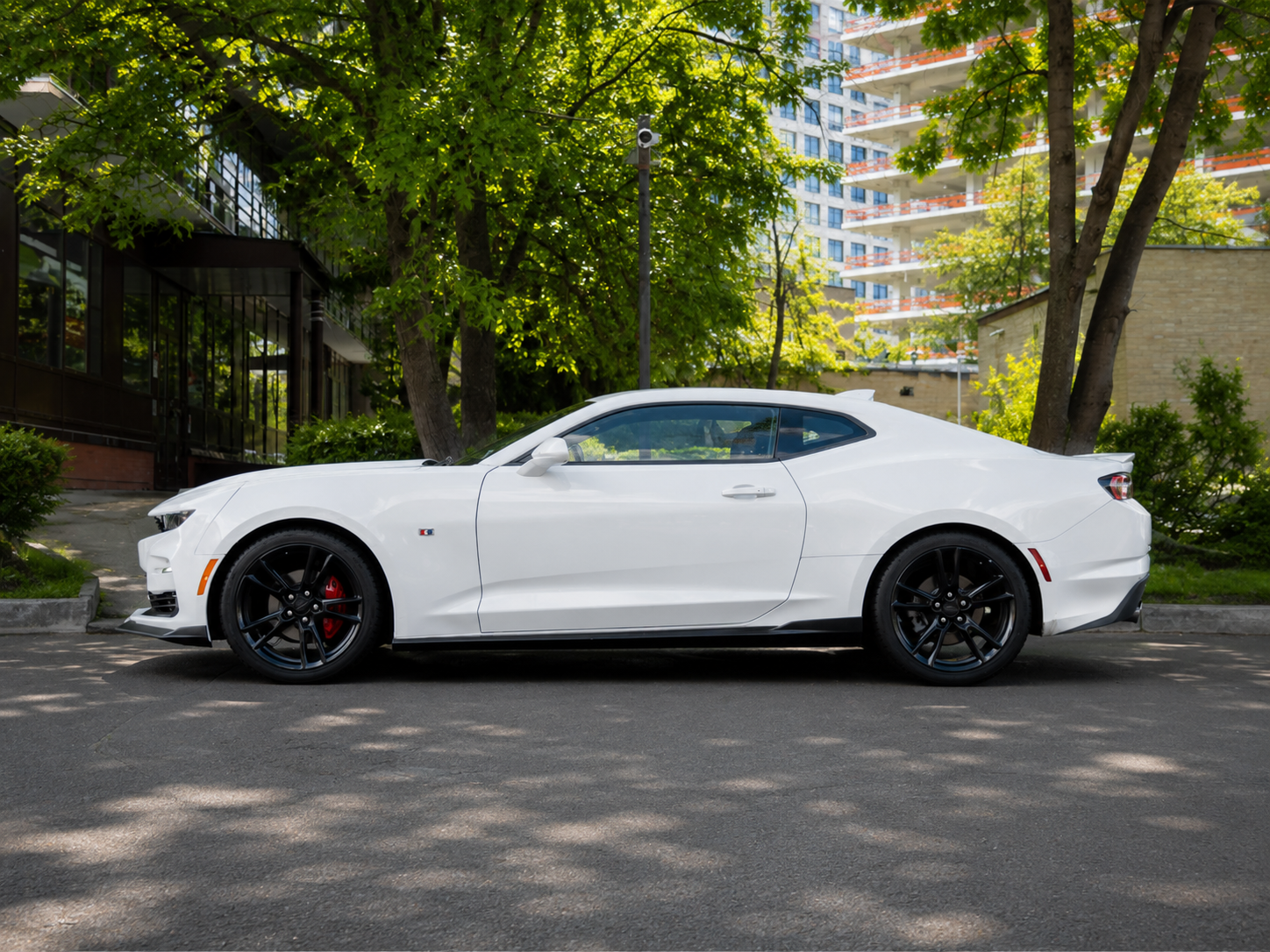 купить CHEVROLET CAMARO  2021 белый в Москве