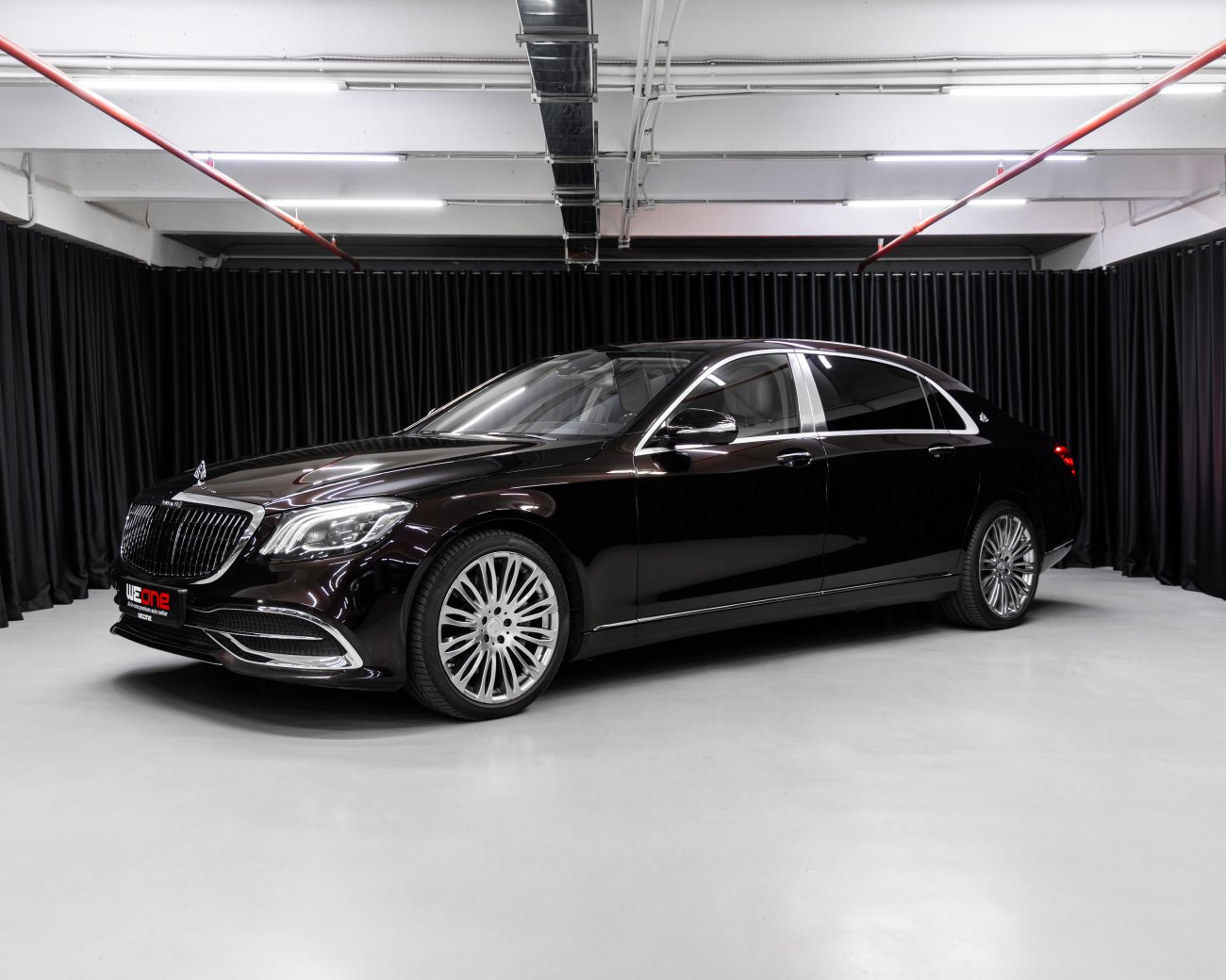 Mercedes-Benz Maybach S400 4MATIC 2016 черно-красный 