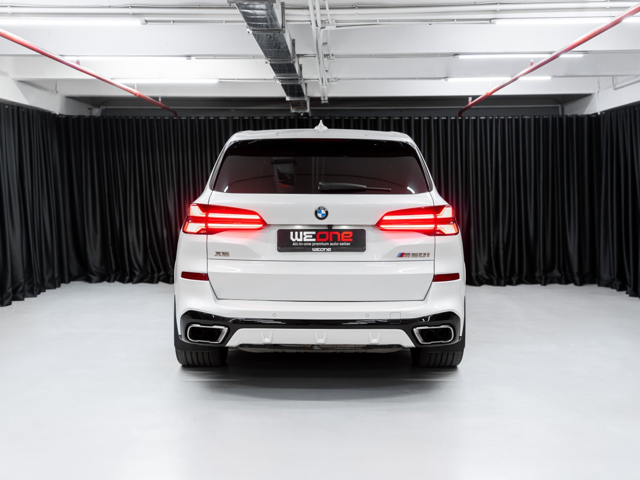 купить BMW X5 M50i 2020 белый в Москве