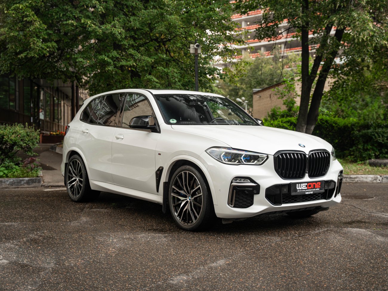 BMW X5 M50i 2020 белый