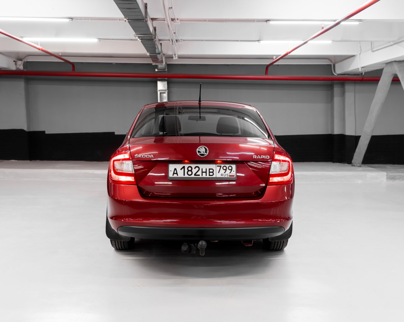 купить Skoda RAPID 2015 вишнево-красный в Москве