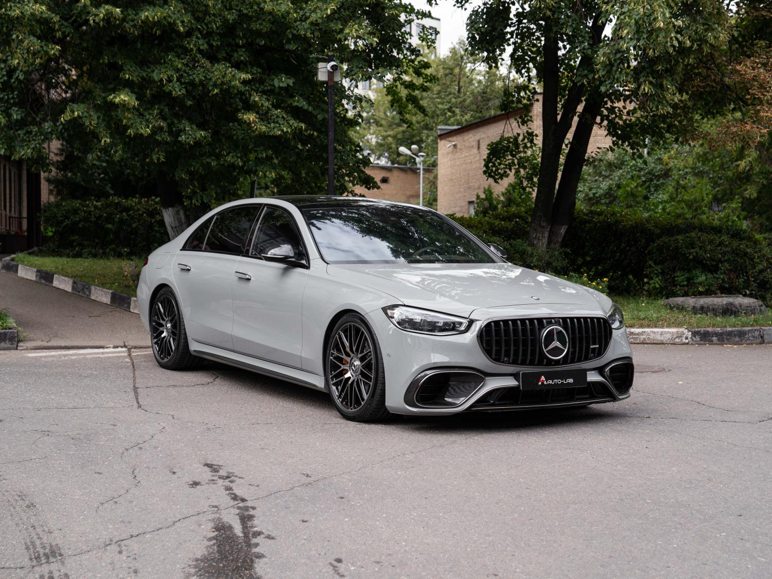Mercedes-Benz S 63 AMG серый 2023 Mercedes-Benz S 63 AMG серый 2023