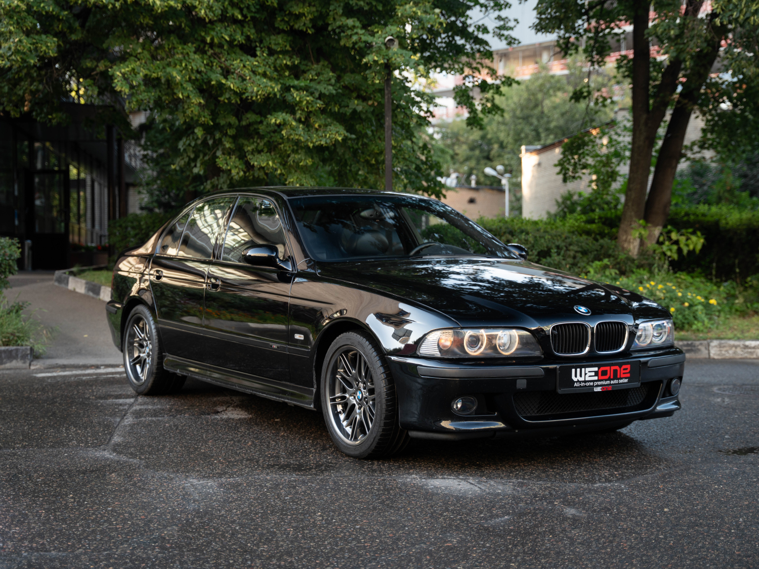 BMW M5 2001 черный  