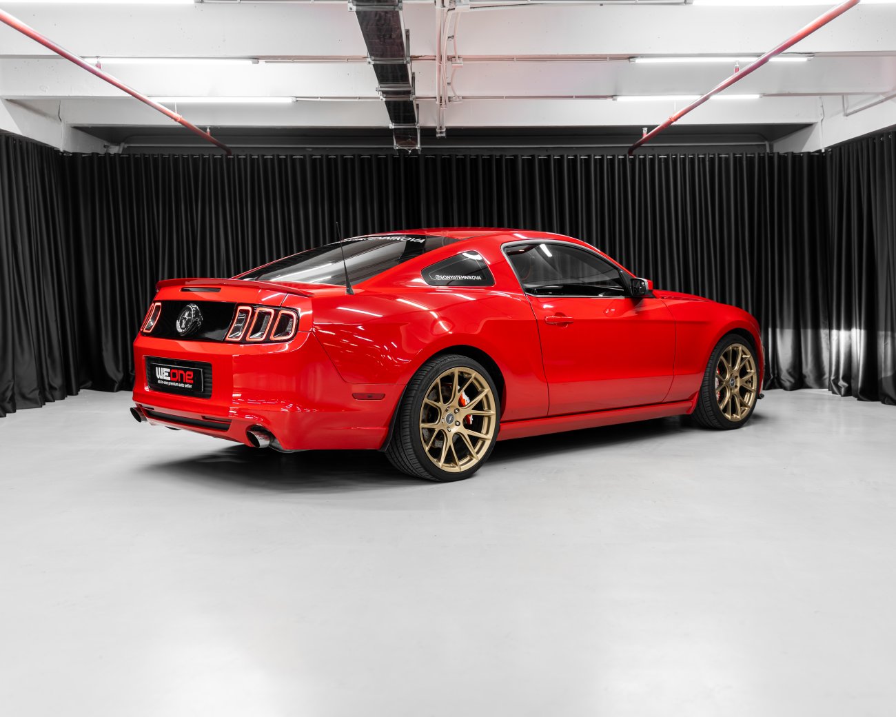 купить Ford Mustang  2012 красный  в Москве