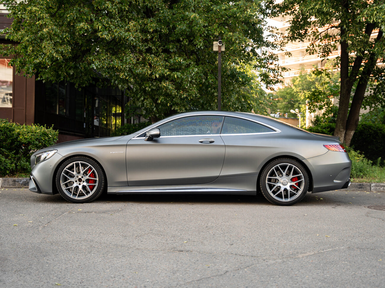 купить Mercedes-Benz S63 AMG 4MATIC+ Coupe  2018 серый в Москве