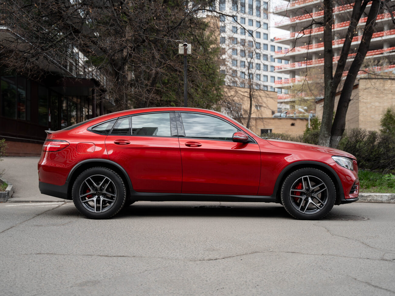 купить MERCEDES-BENZ GLC 300 4MATIC 2016 красный в Москве