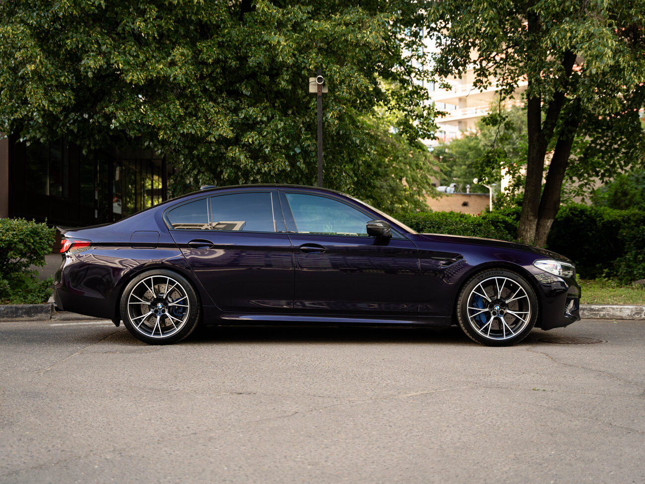 купить BMW M5 Competition 2018  фиолетовый в Москве