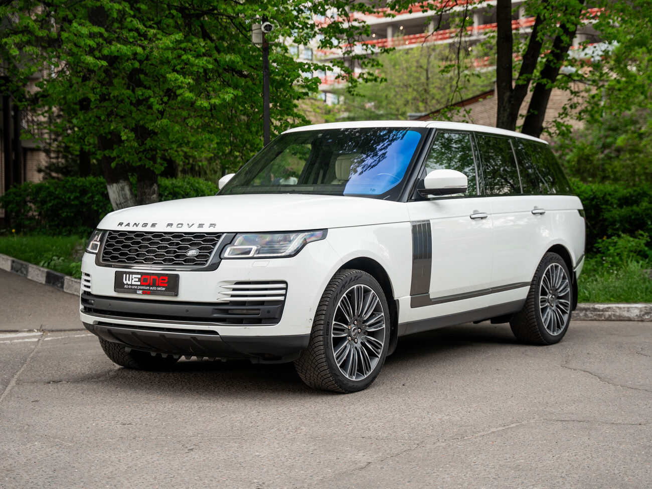 купить LAND ROVER RANGE ROVER  2021 белый в Москве
