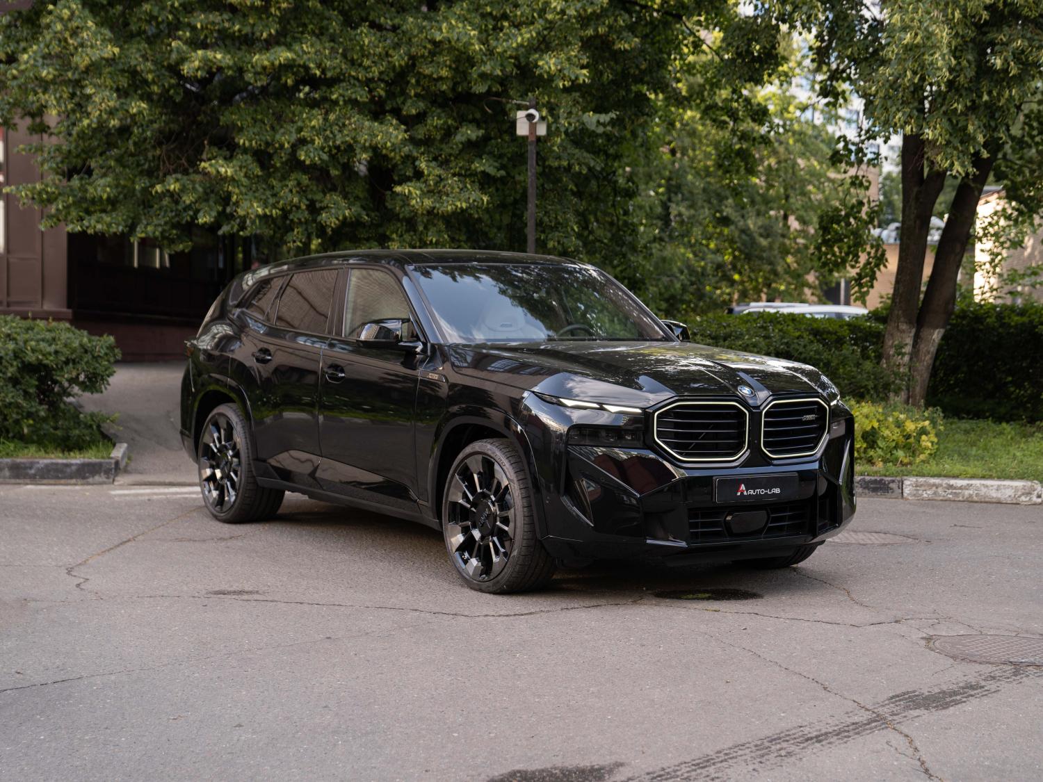 BMW XM черный 2023 BMW XM черный 2023