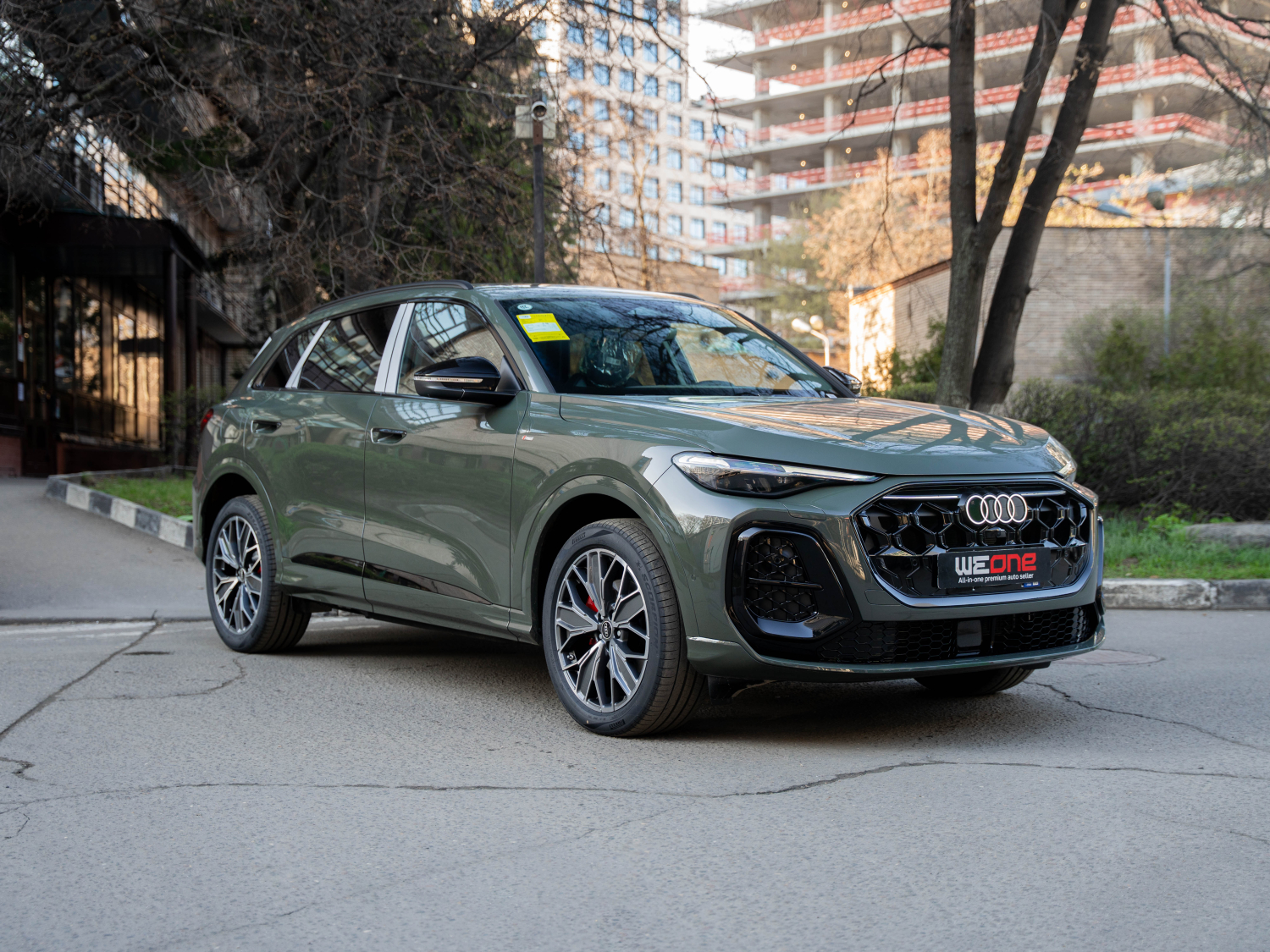 AUDI Q5L 2025 серо-зеленый