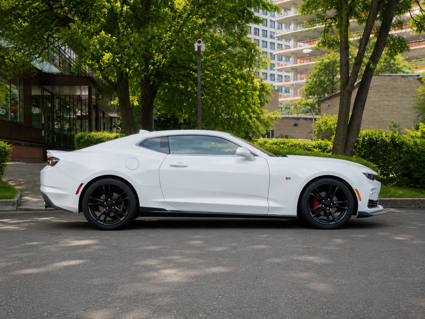 купить CHEVROLET CAMARO  2021 белый в Москве