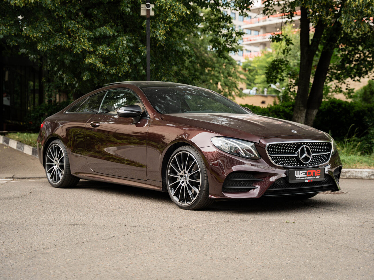 Mercedes-Benz E200 Coupe 2017  темно-красный